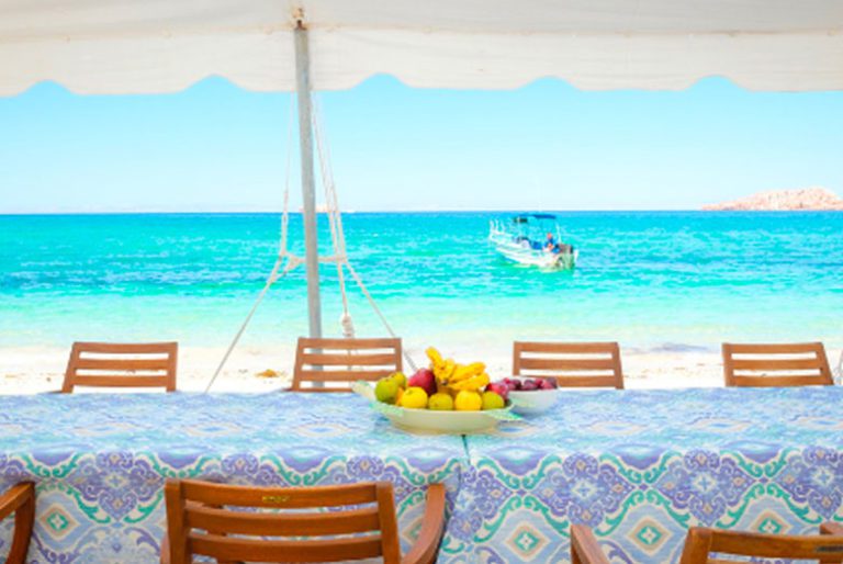 lunch-beach-768x514